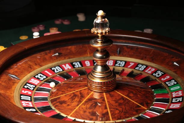 Live dealer spinning European Roulette wheel at m3toto login studio